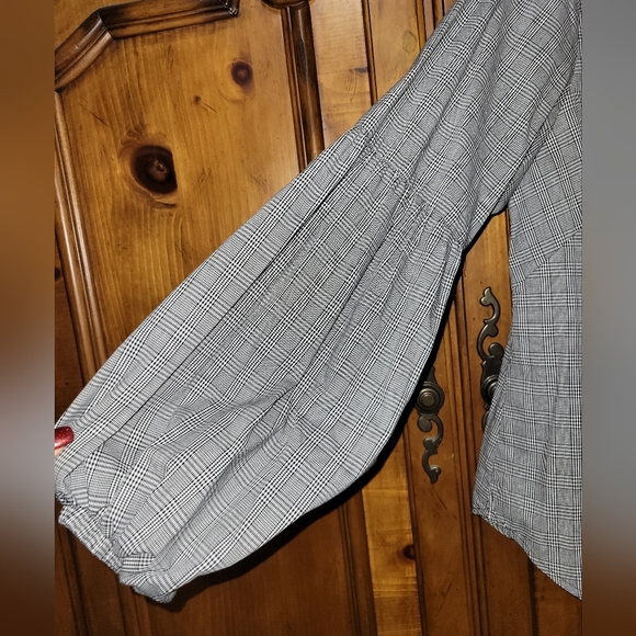 NWT, Zac & Rachel black/white plaid button down, balloon sleeves, size large - Picture 4 of 4